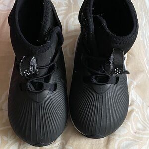 Toddler  Black  Nike Waterproof Slip-On Sneakers 7 excellent